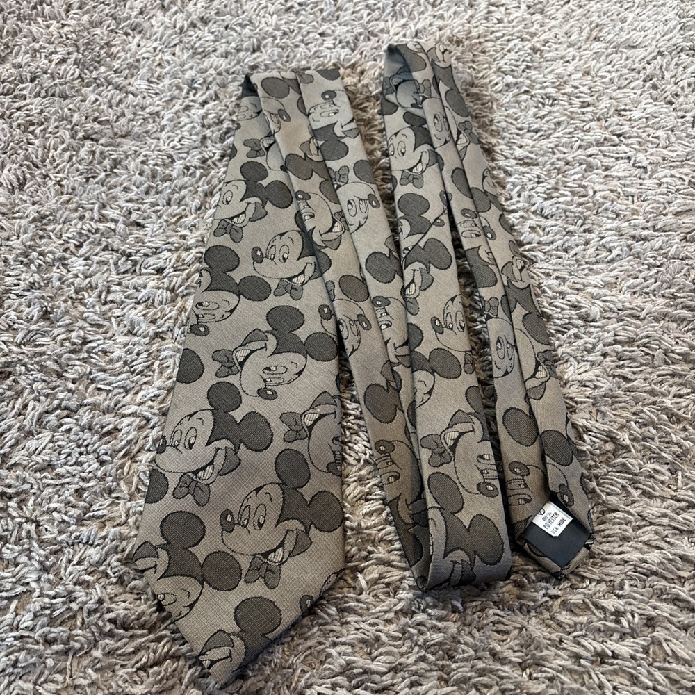 Vintage Disney Mickey Mouse Balancine "The Tie Works" Men's Silver Tie USA Made